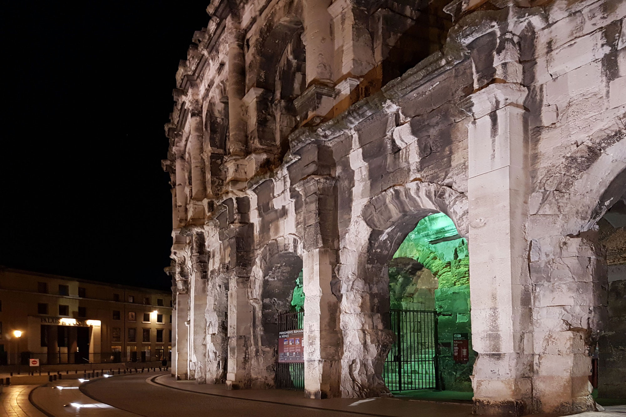 Arènes de Nîmes (Photo license: CC BY 2.0)
